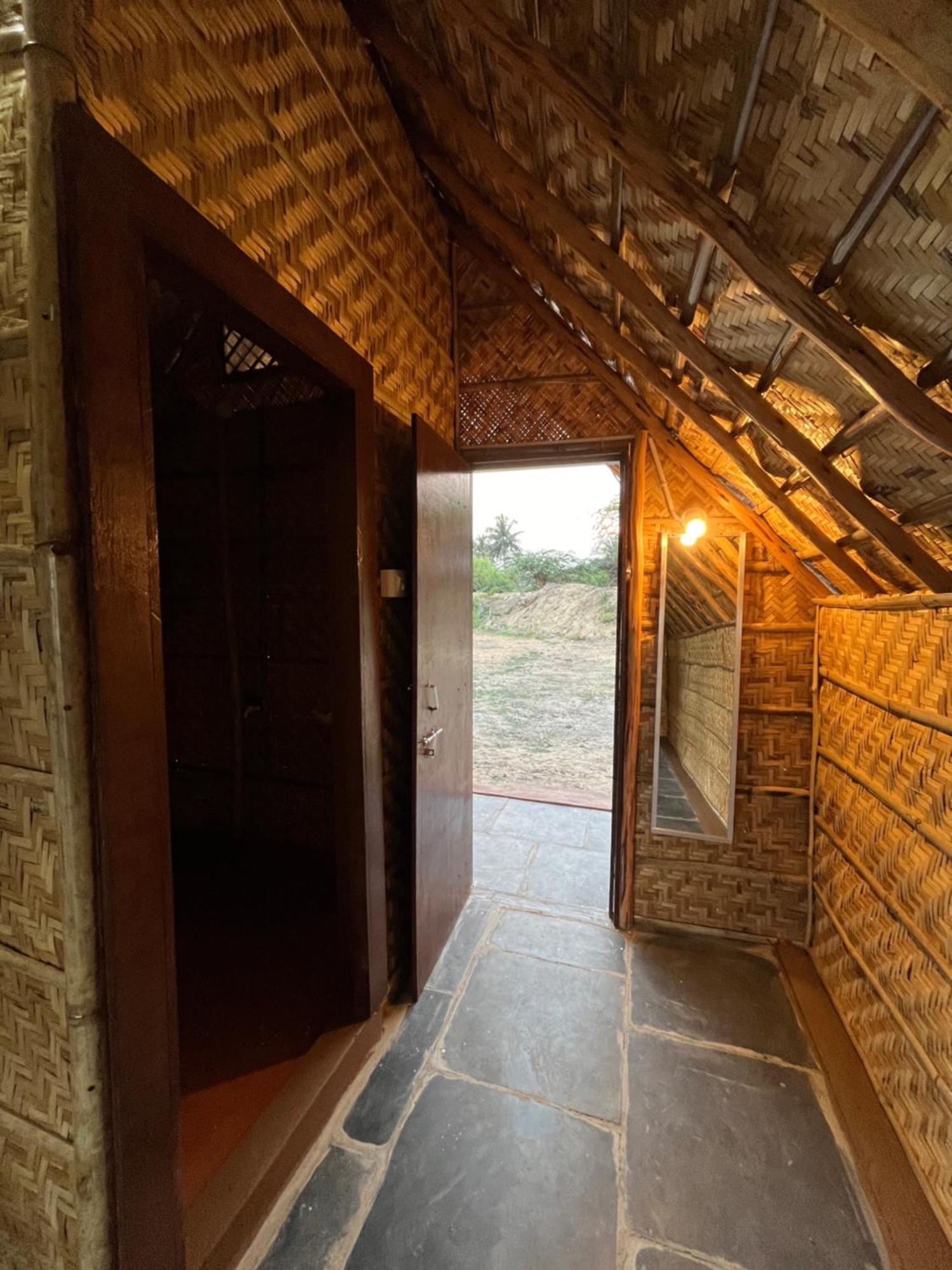 Tropical Hampi Hotel Bagian luar foto