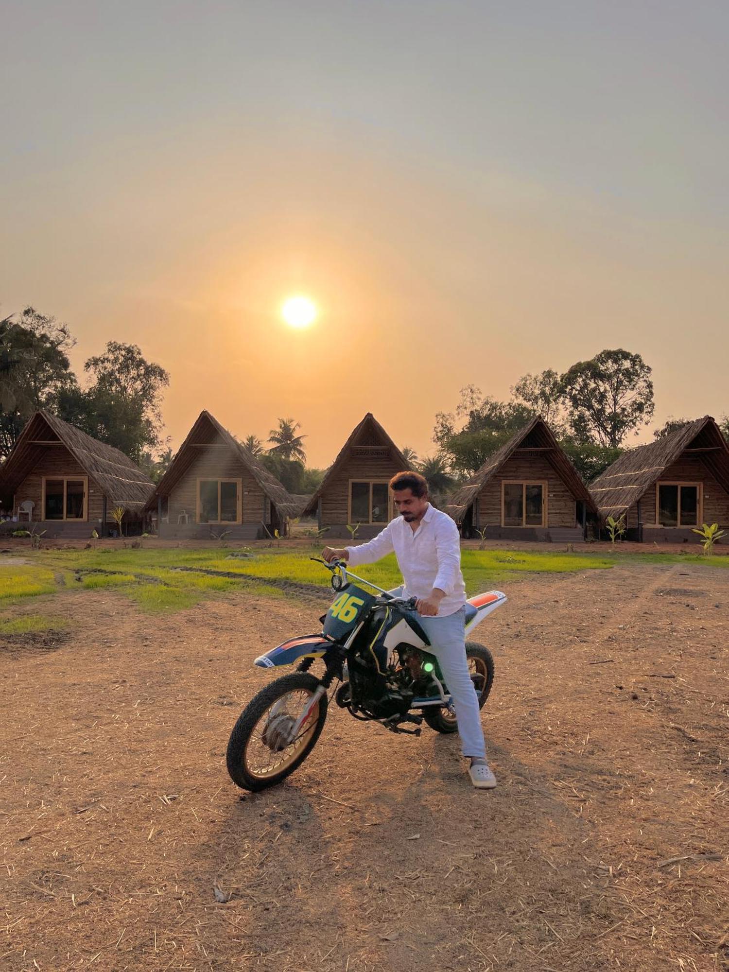 Tropical Hampi Hotel Bagian luar foto