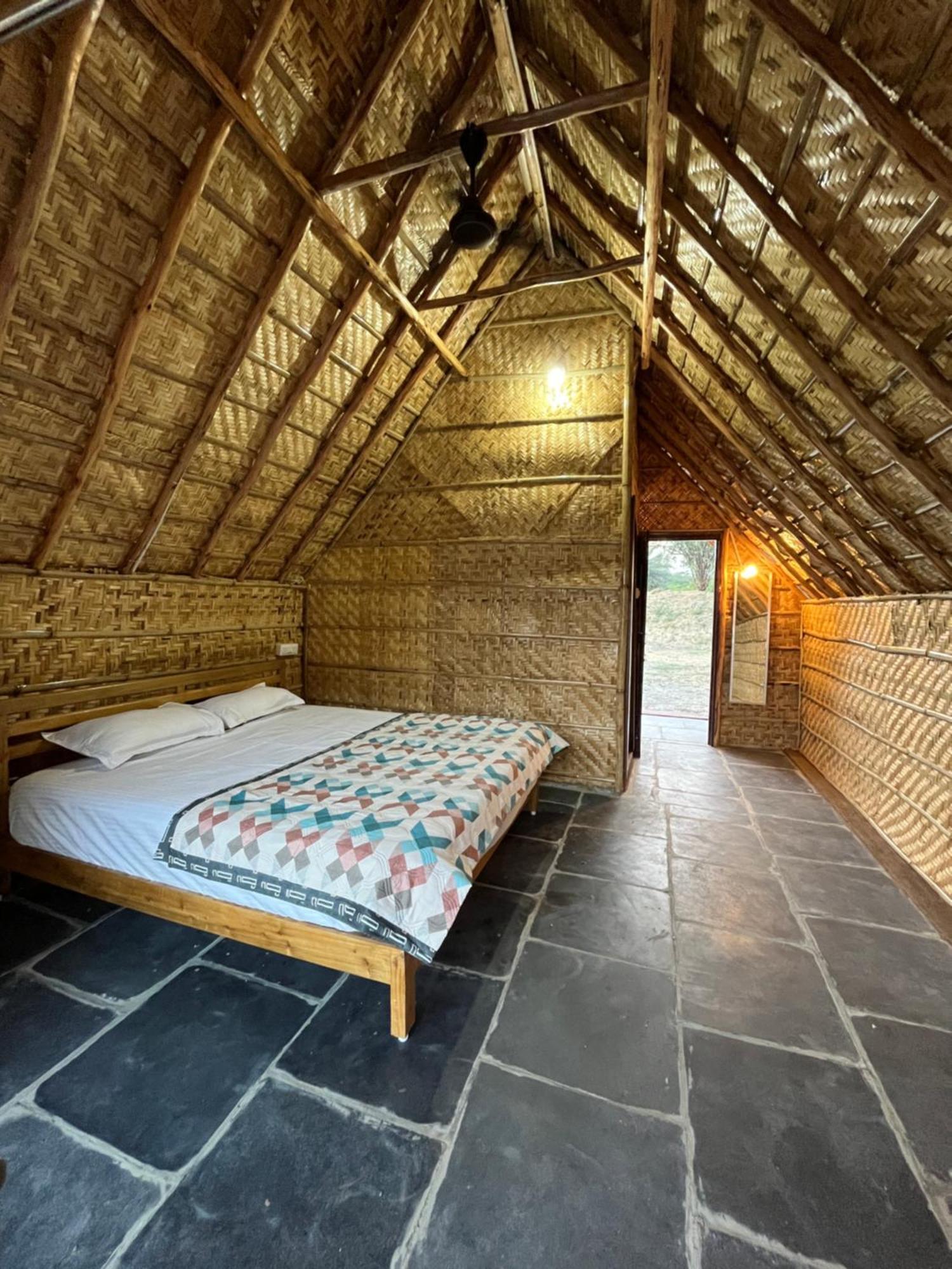 Tropical Hampi Hotel Bagian luar foto