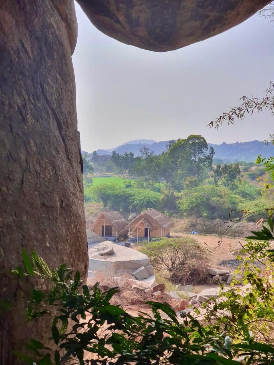 Tropical Hampi Hotel Bagian luar foto