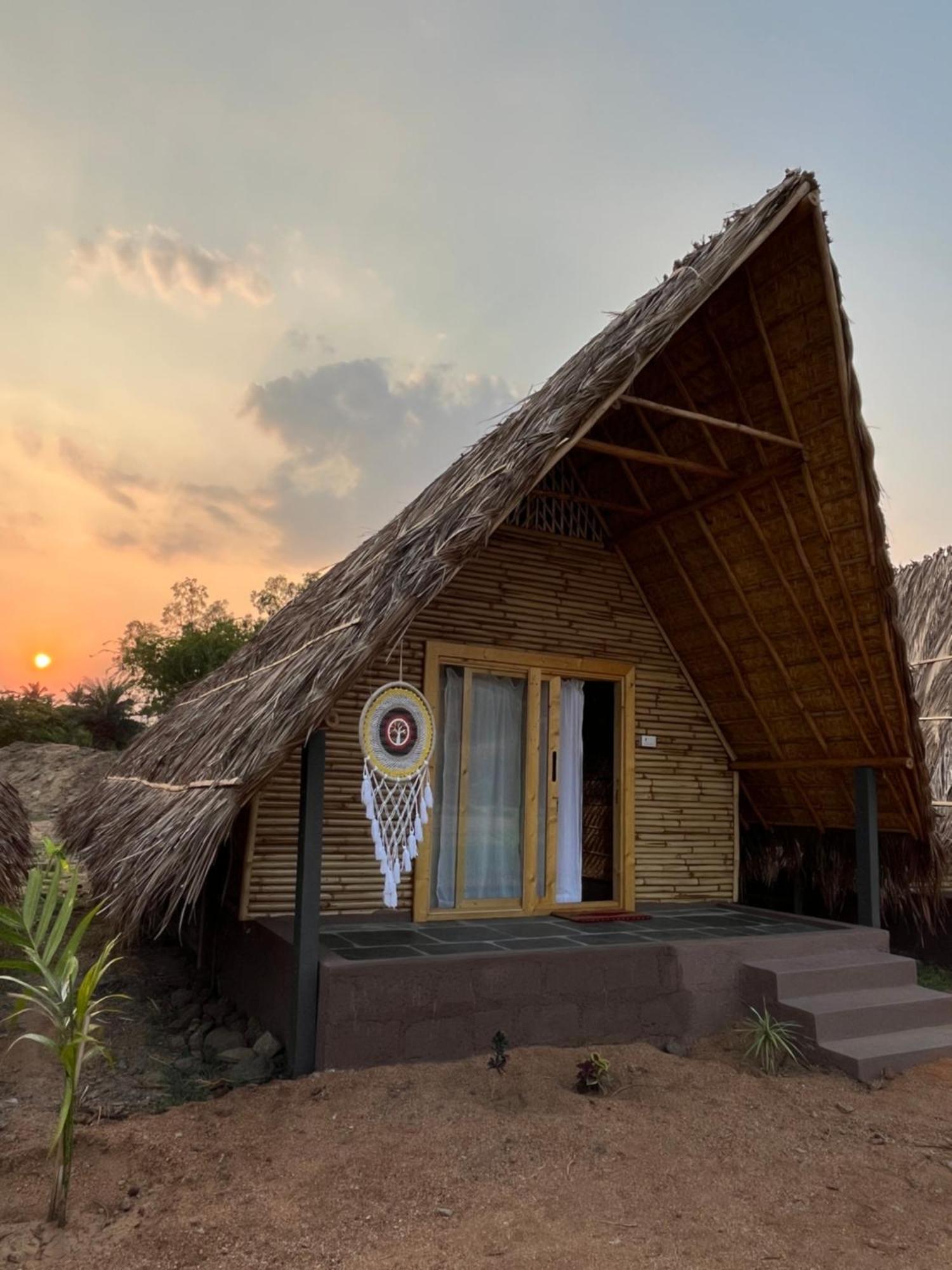 Tropical Hampi Hotel Bagian luar foto