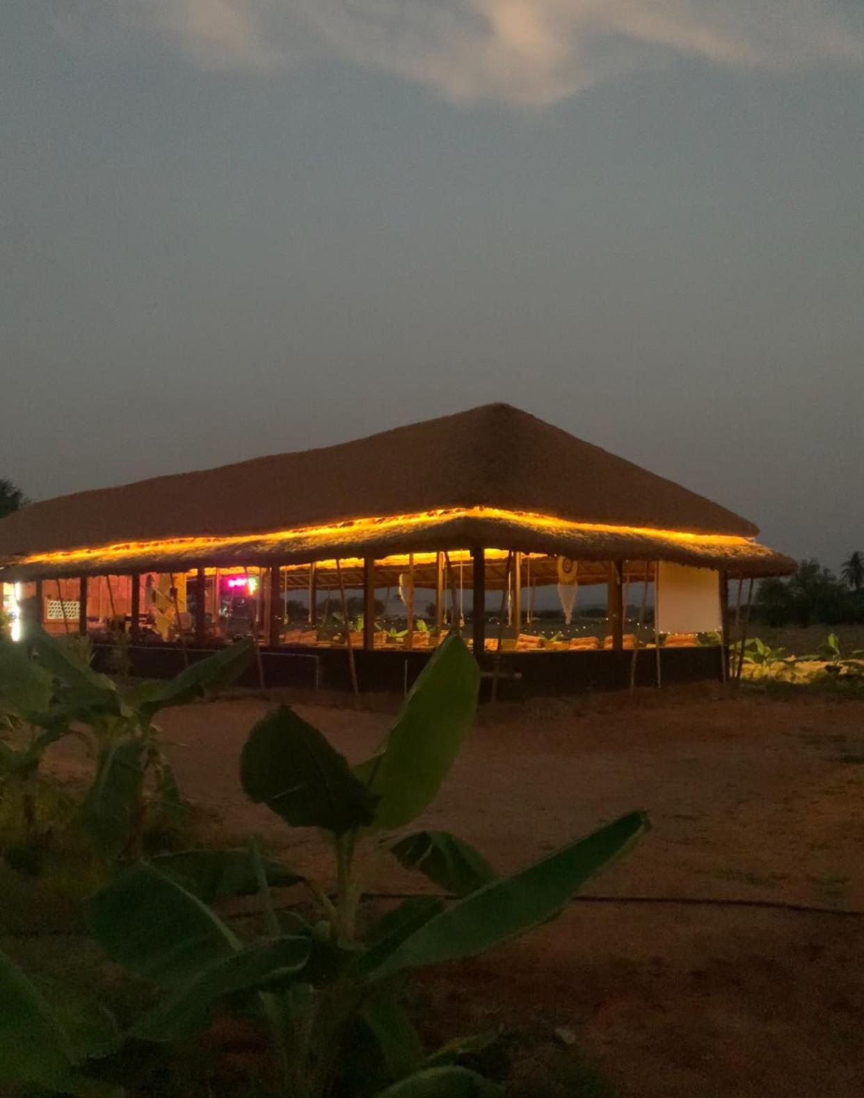 Tropical Hampi Hotel Bagian luar foto