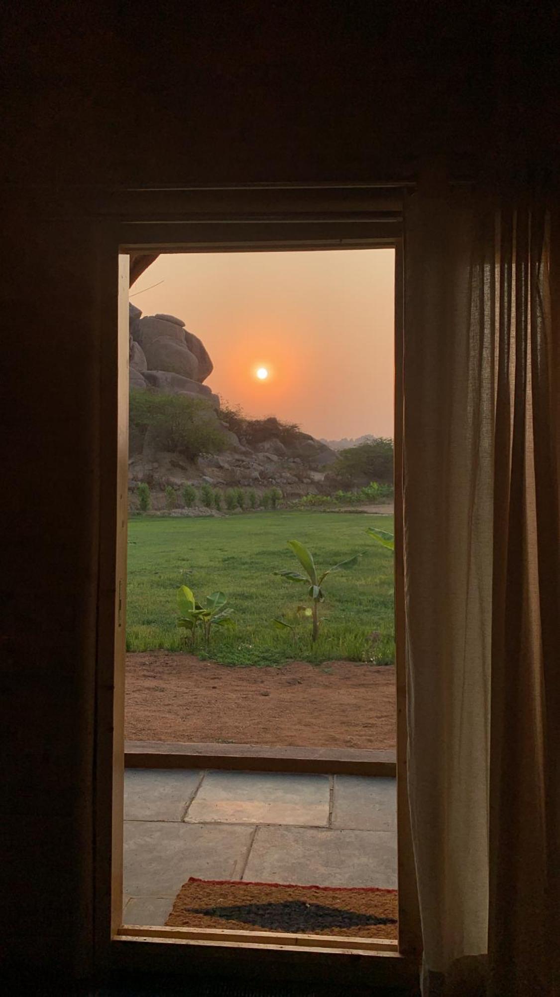 Tropical Hampi Hotel Bagian luar foto