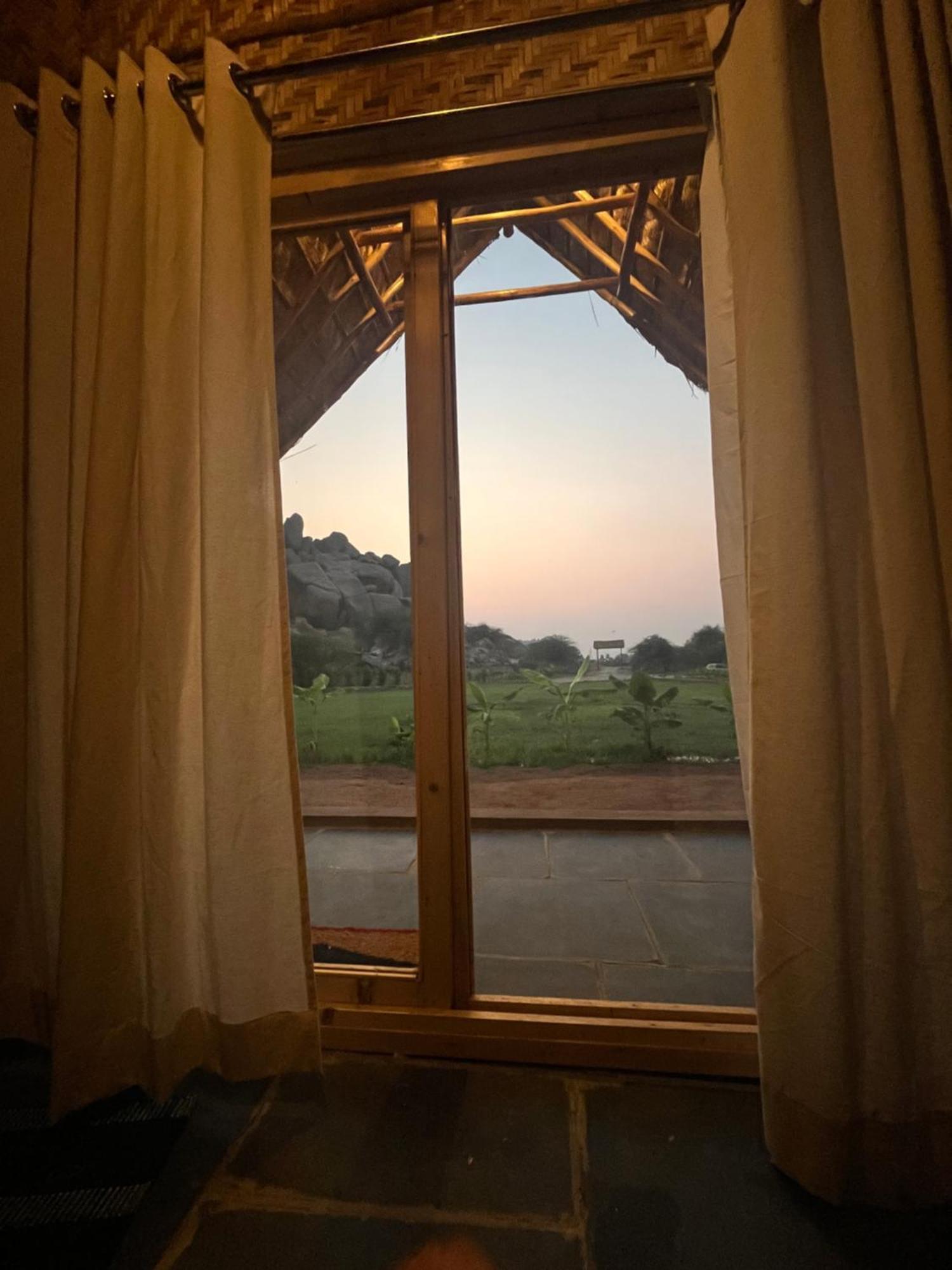 Tropical Hampi Hotel Bagian luar foto