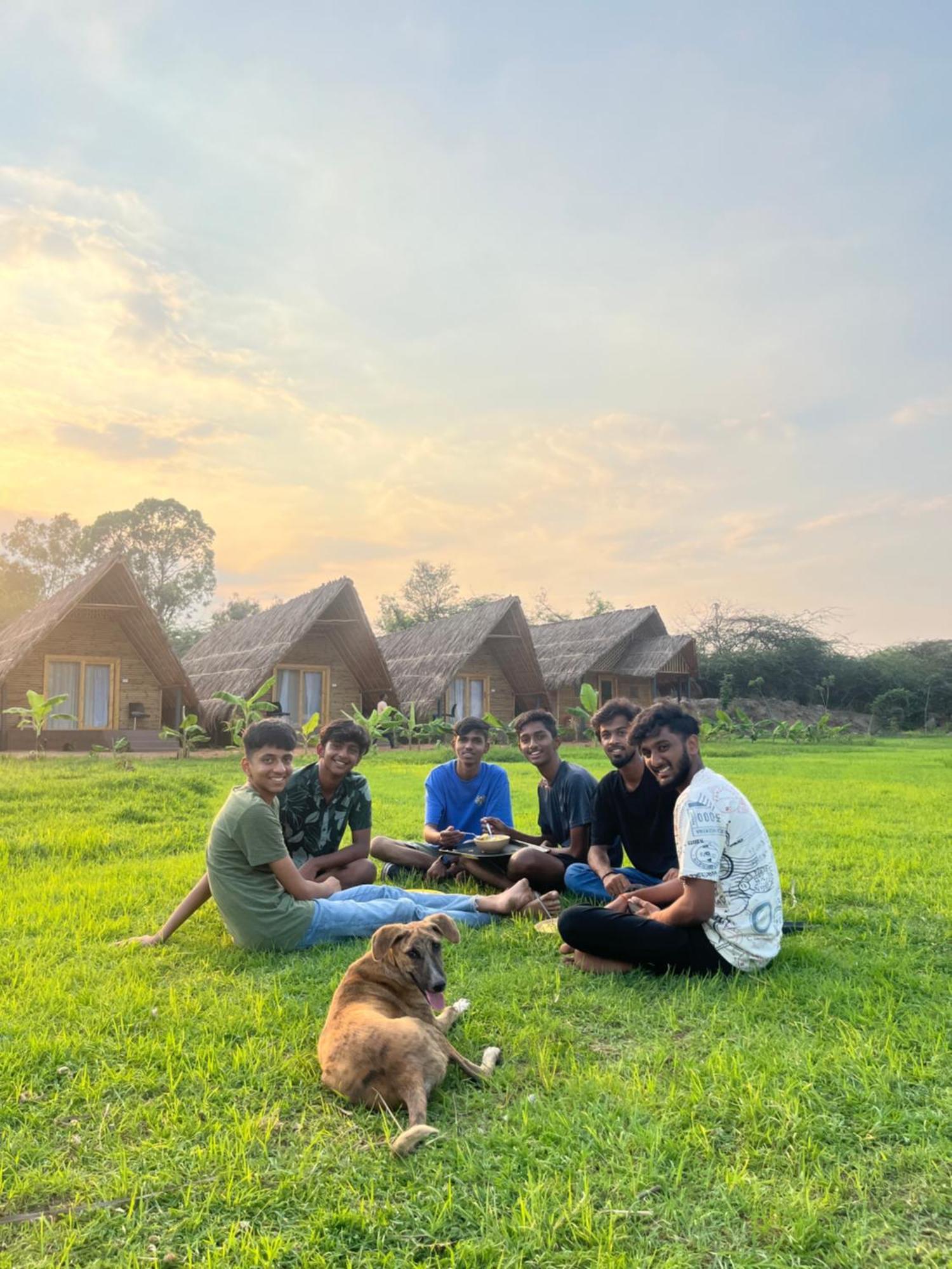 Tropical Hampi Hotel Bagian luar foto