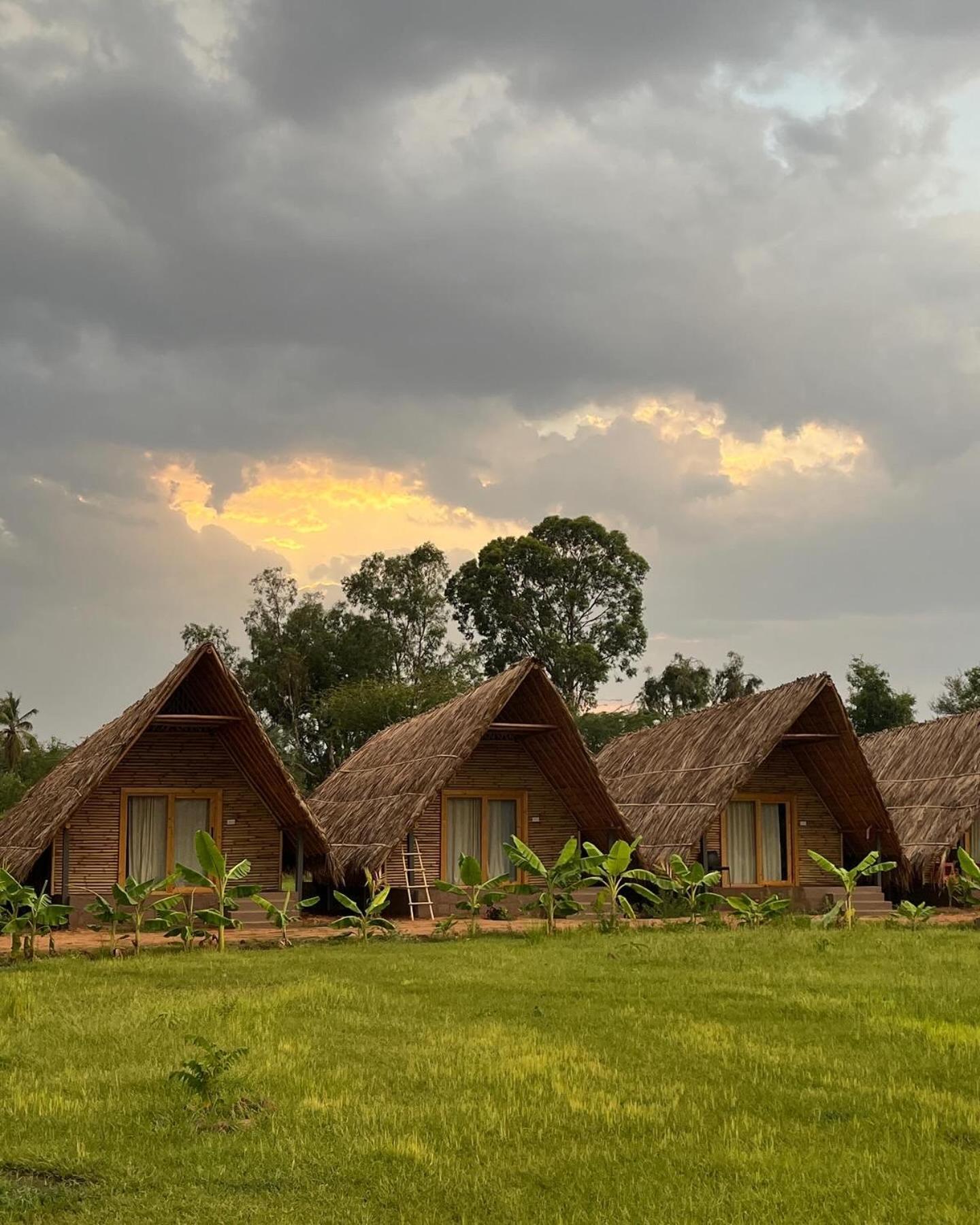 Tropical Hampi Hotel Bagian luar foto