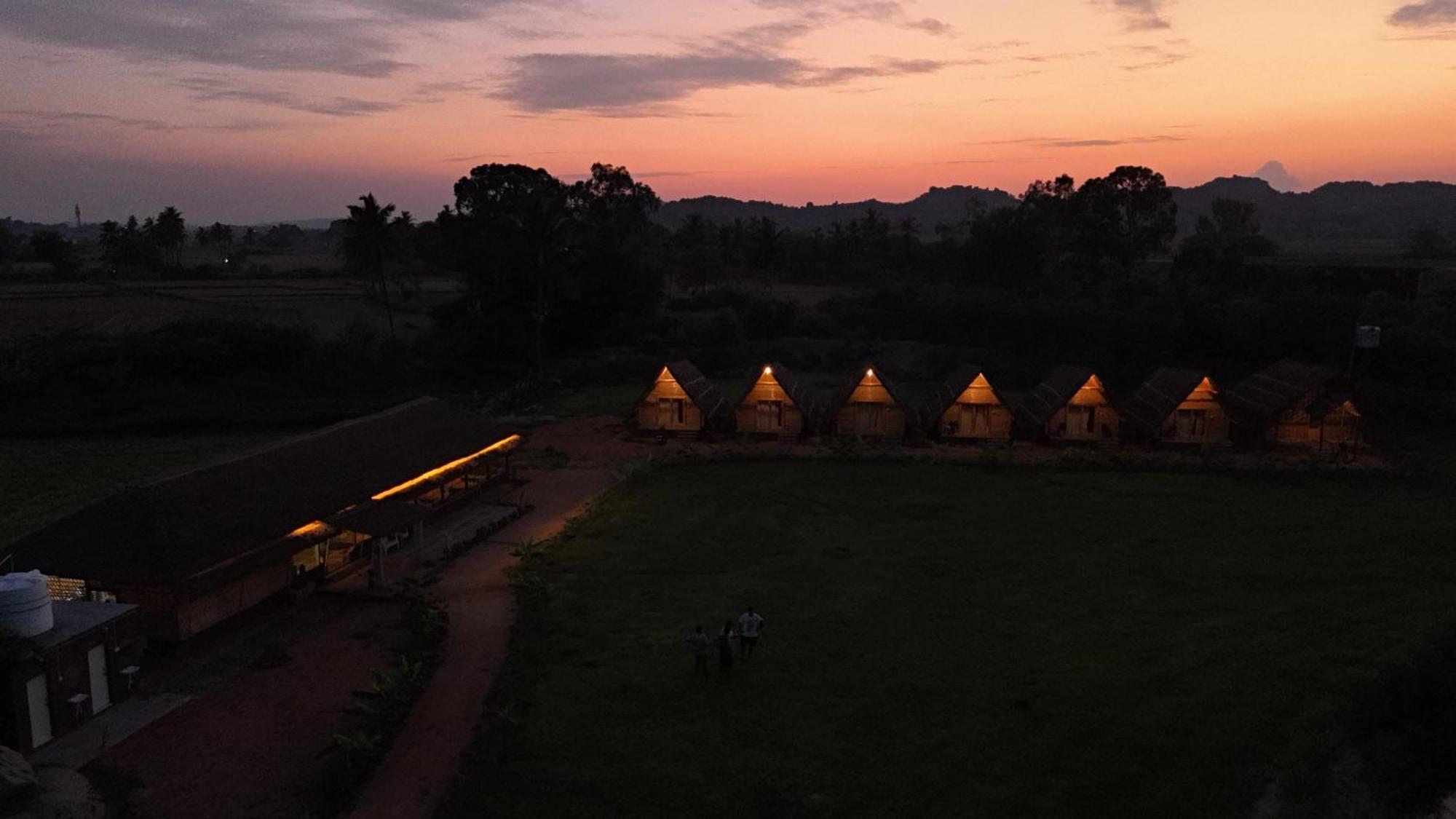 Tropical Hampi Hotel Bagian luar foto