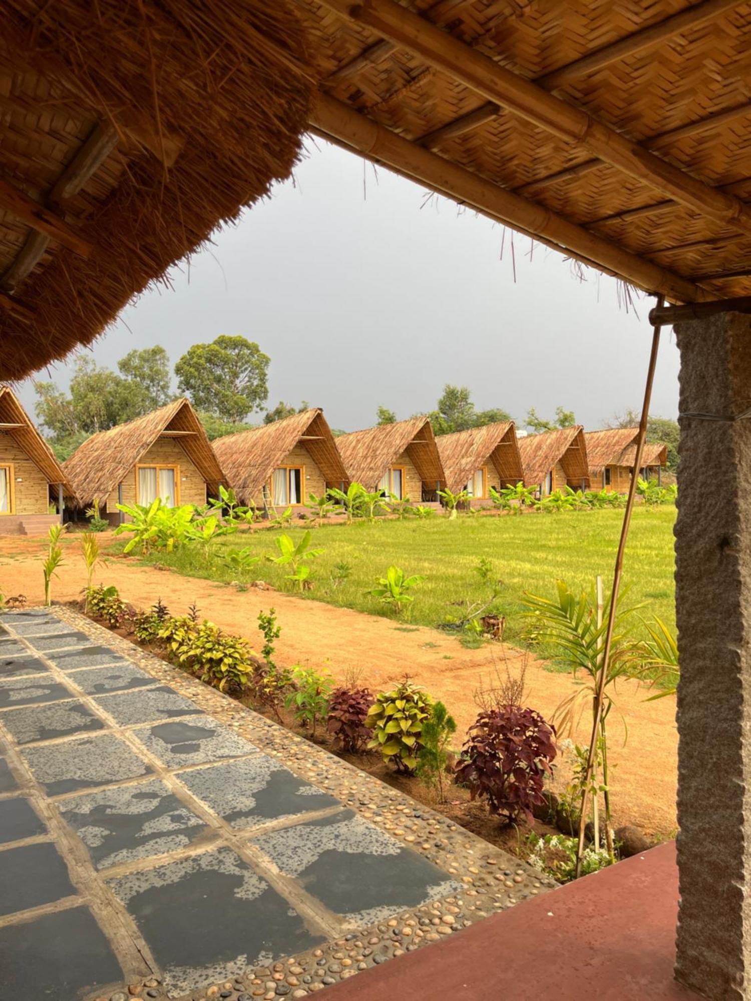 Tropical Hampi Hotel Bagian luar foto