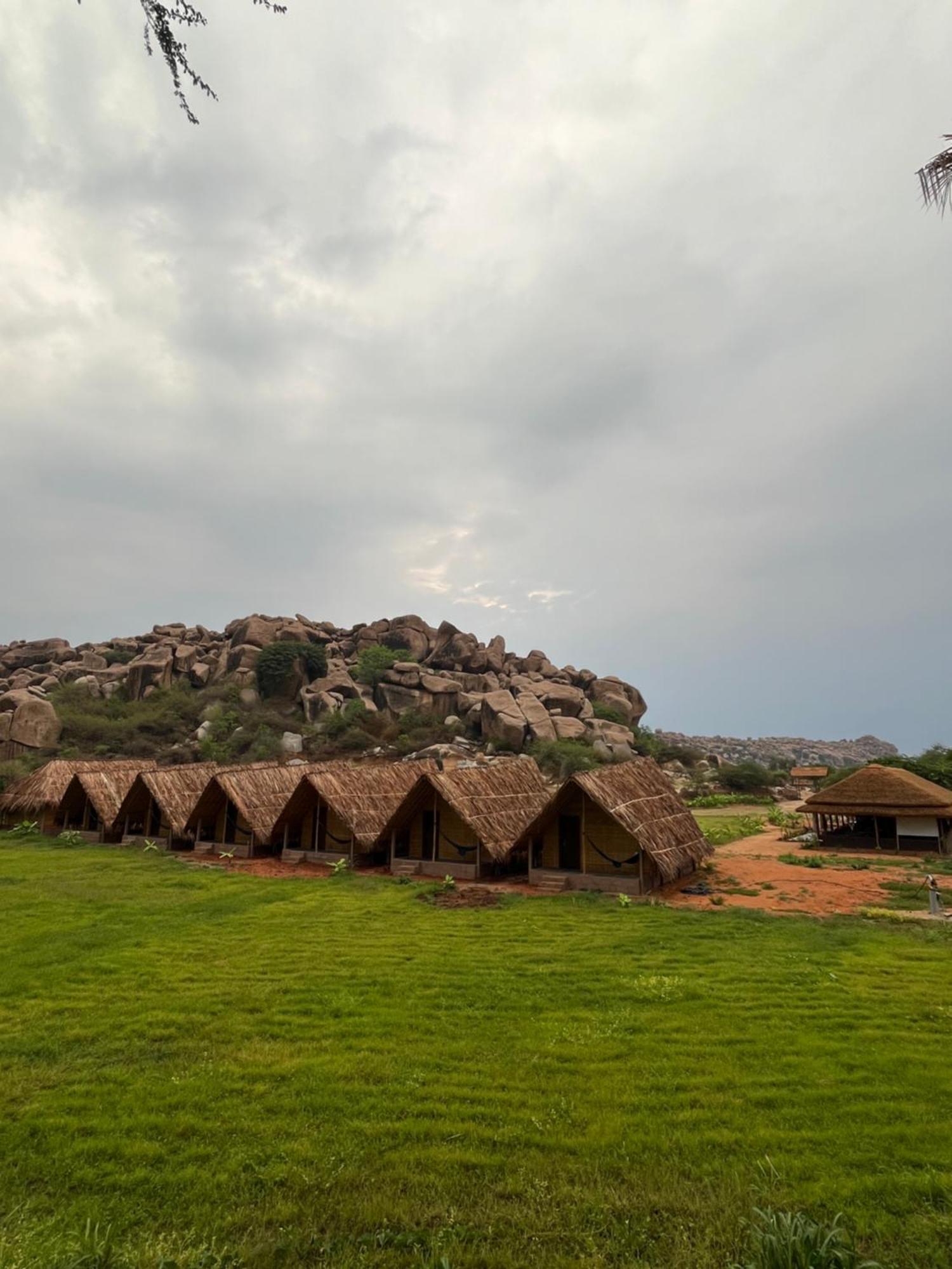 Tropical Hampi Hotel Bagian luar foto