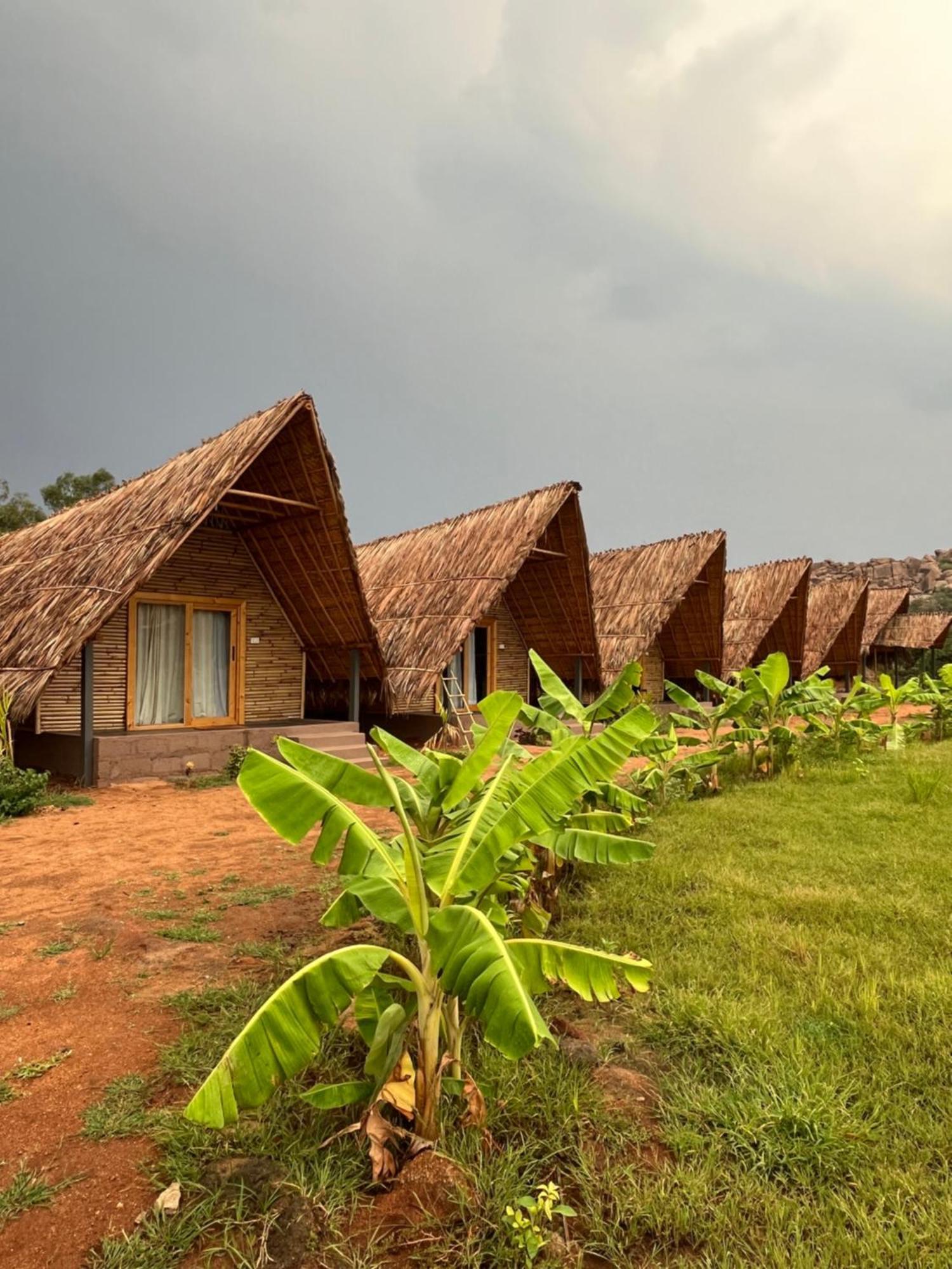 Tropical Hampi Hotel Bagian luar foto