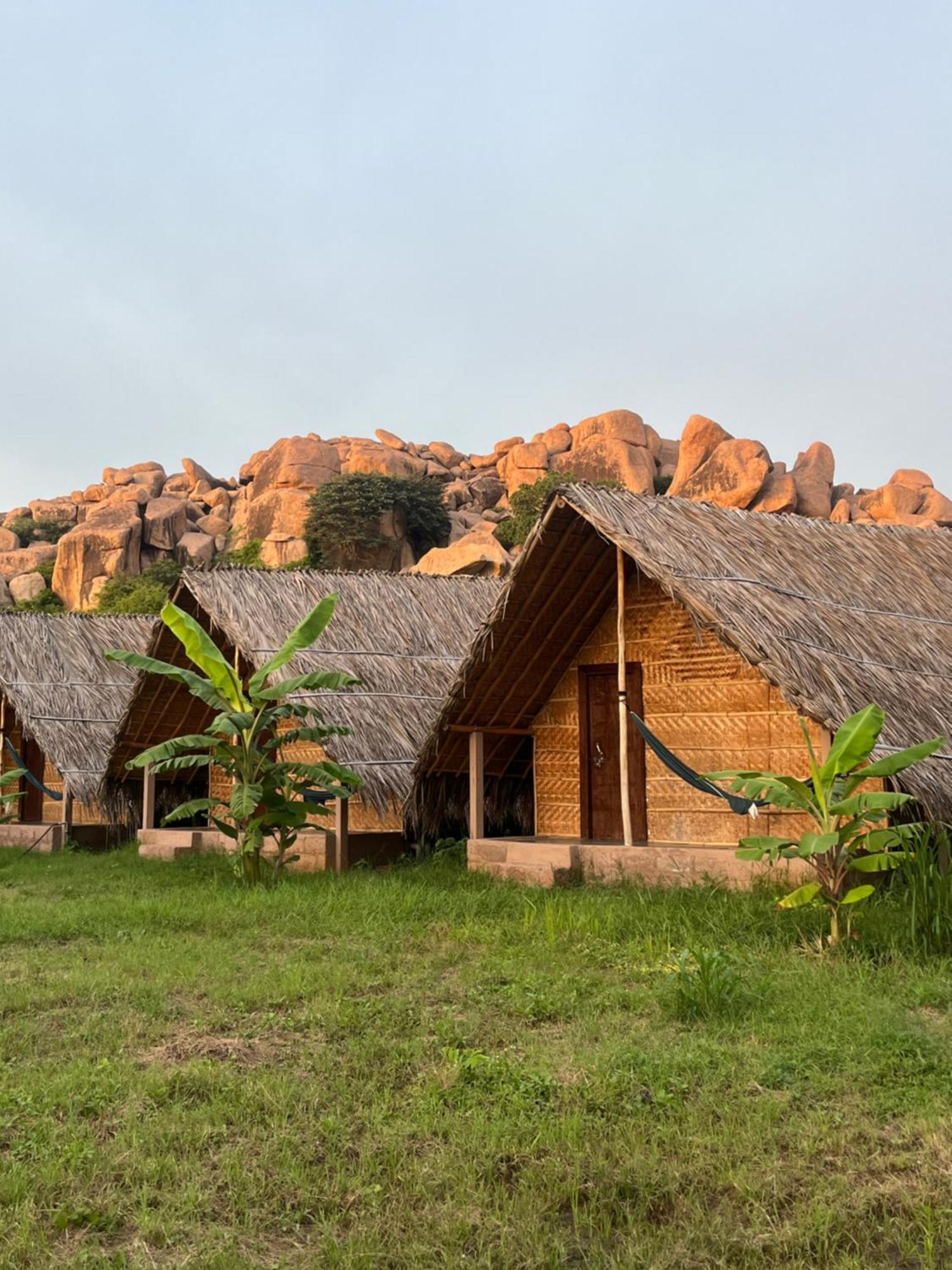 Tropical Hampi Hotel Bagian luar foto