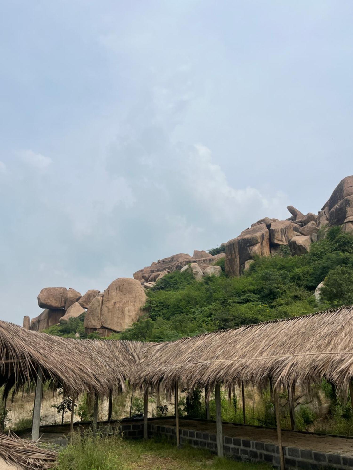 Tropical Hampi Hotel Bagian luar foto